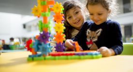 Enfants atrium soutenir